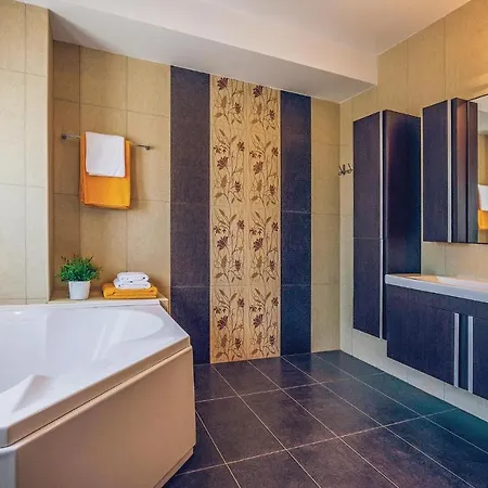 6 Bedroom Beautiful In Lasithi, Crete Semesterbostad